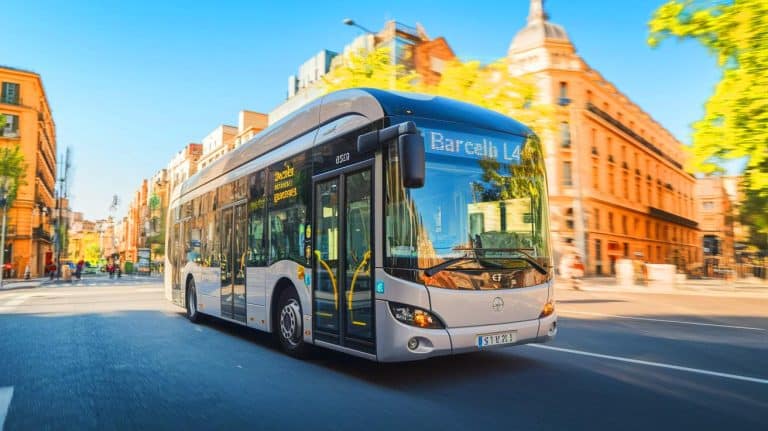 « Barcelone en état de choc » : ce bus électrique autonome bouleverse la ville avec sa conduite sans chauffeur