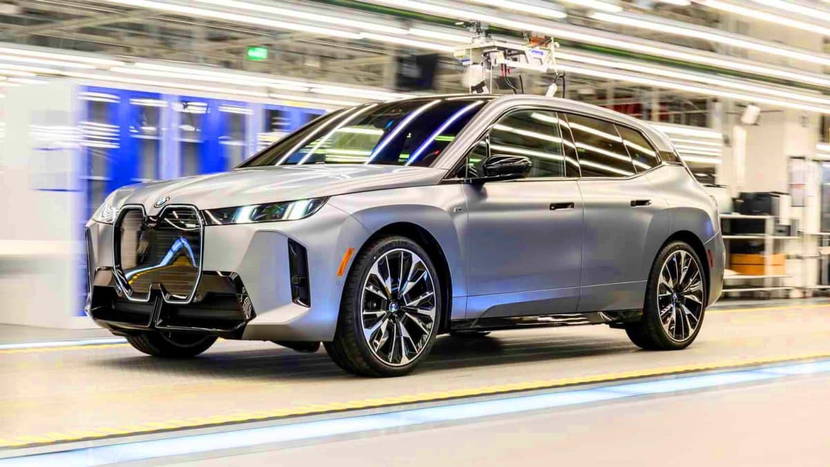 BMW iX Facelift : cette merveille technologique sort des usines de Dingolfing et promet de bouleverser le monde de l&rsquo;automobile