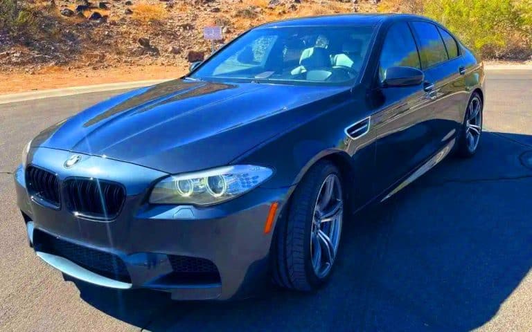 Ce conducteur extravagant abandonne sa BMW M5 de luxe à 100 000 $ pour une somme dérisoire de 18 000 $
