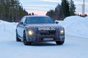 Cette BMW 7 Series de 2027 métamorphosée : des changements colossaux se cachent sous son camouflage mystérieux
