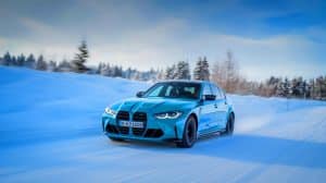 Cette BMW M3 électrique, furtive comme un fantôme, redéfinit la performance silencieuse sous la neige scandinave