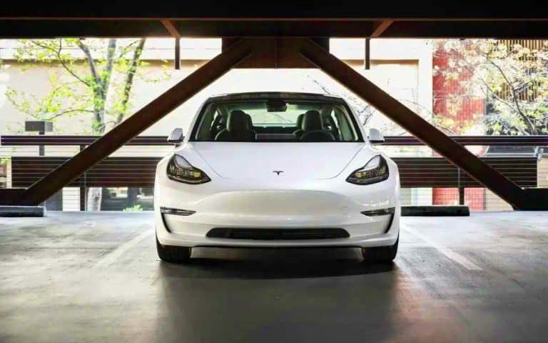 Elle lâche sa BMW pour une Tesla à 427 €/mois : ce détail inattendu derrière son choix va totalement vous surprendre