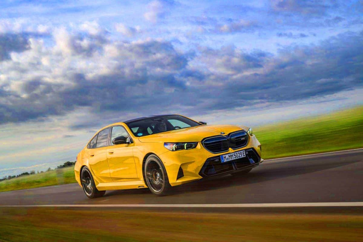 « Épopée de vitesse et de puissance » : cette BMW M5 nouvelle génération fait trembler le bitume et envoûte Chris Harris par son charme électrique