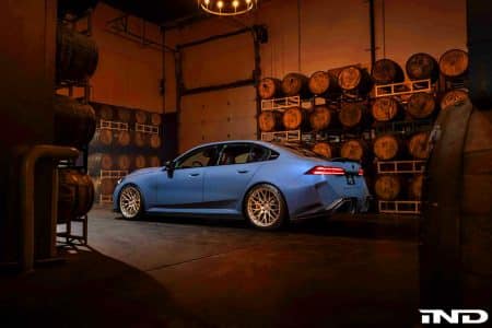 « L’allure du siècle » : cette BMW M5 2025 abaissée sur roues HRE éblouit avec sa posture magistrale et futuriste