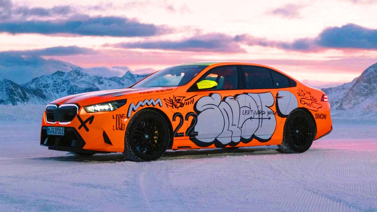 « Œuvre d’art roulante » : cette BMW M5 arbore un graffiti spectaculaire qui redéfinit le style automobile urbain « Œuvre d’art roulante » : cette BMW M5 arbore un graffiti spectaculaire qui redéfinit le style automobile urbain