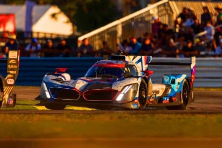 « Triomphe pour Porsche, cauchemar pour BMW » : Penske s’impose à Sebring pendant que la course anniversaire de BMW tourne au fiasco Porsche Penske domine Sebring : une victoire spectaculaire tandis que BMW sombre lors de sa course anniversaire