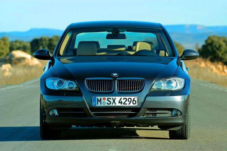 « Un chef-d&rsquo;œuvre de technologie » : cette BMW 3 Series E90 redéfinit 50 ans d&rsquo;innovation automobile avec une élégance inégalée