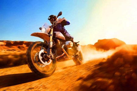 « Un retour qui défie le temps » : cette BMW R 12 G/S historique renoue avec l’essence légendaire des motos d’antan
