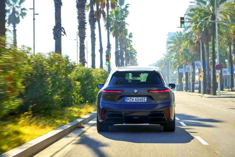 « Véritable fusée sur roues » : la BMW iX M70 pulvérise les records avec son Launch Control inédit dans une vidéo époustouflante