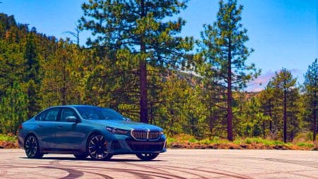 BMW 5 Series et M5: des nouveautés renversantes avec une charge ultra-rapide, des technologies futuristes et des couleurs inédites pour un plaisir de conduite maximal