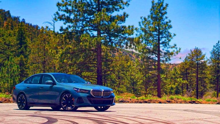 « BMW booste la Série 5 et la M5 » : recharge plus rapide, technologies inédites, nouvelles couleurs et autonomie allongée redéfinissent le haut de gamme électrique