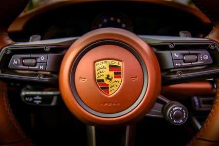BMW révèle un secret explosif : l’acquisition tumultueuse de Porsche dans les années 90 enfin dévoilée