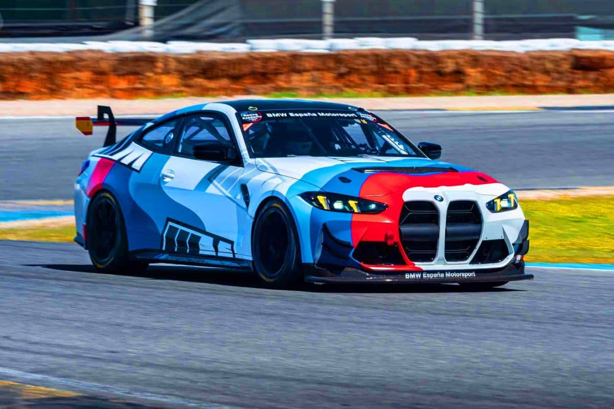 BMW dévoile la GT4 EVO Challenger 2025 : une bête de circuit affûtée pour dominer la compétition et faire vibrer les puristes du sport automobile BMW Spain Motorsport révolutionne tout : l’introduction du GT4 EVO Challenger 2025 bouleverse le monde automobile dans un tourbillon de passion et de vitesse