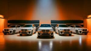 Illustration de la diversité des générations de BMW X5 et leur évolution en termes de fiabilité (création par IA, illustration non réaliste). Crédit : Ideogram.