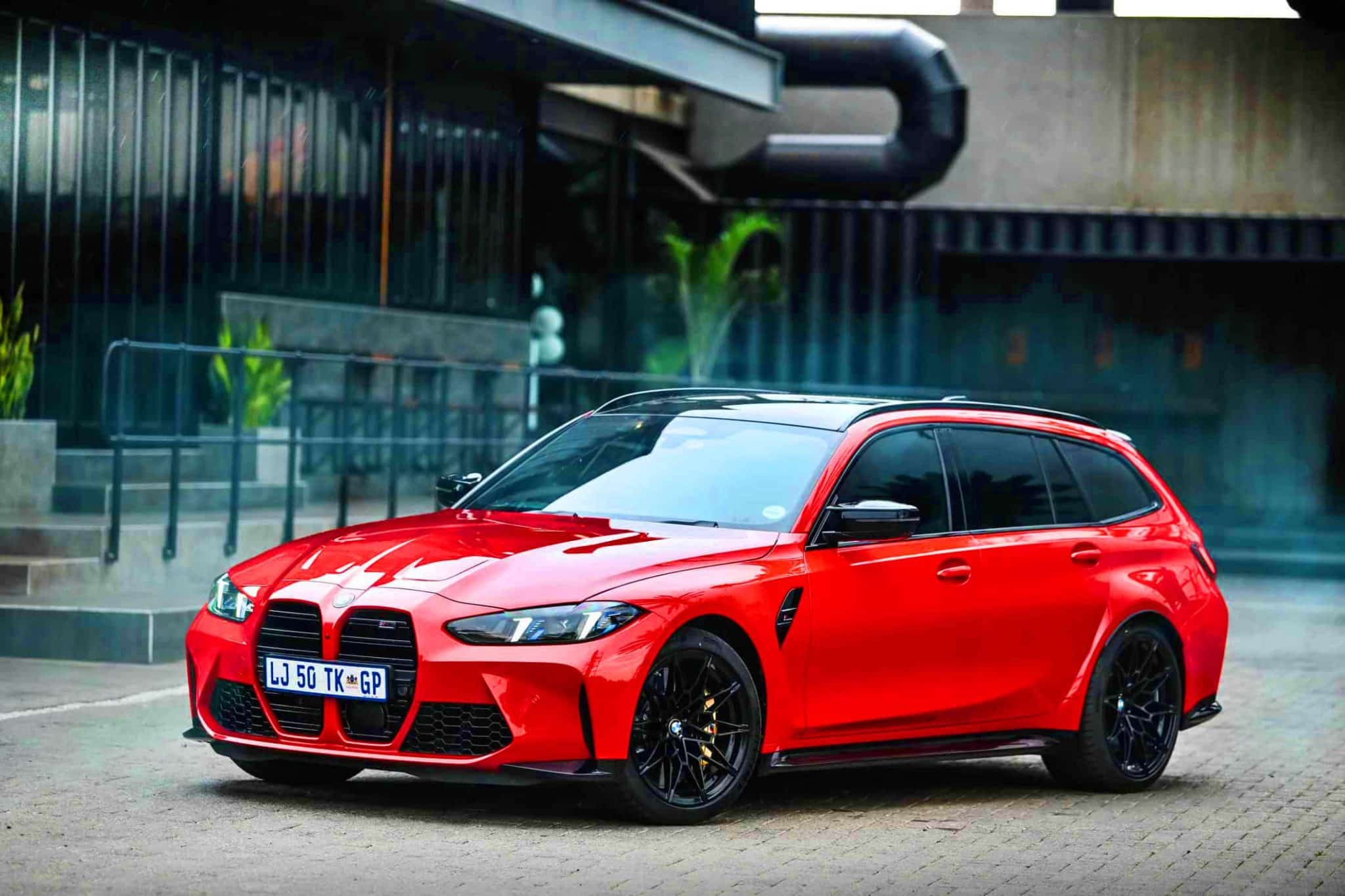 « L&rsquo;ouragan surpuissant du bitume » : la BMW M3 Touring 2025 écrase l&rsquo;AMG C63 à quatre cylindres dans une course à couper le souffle