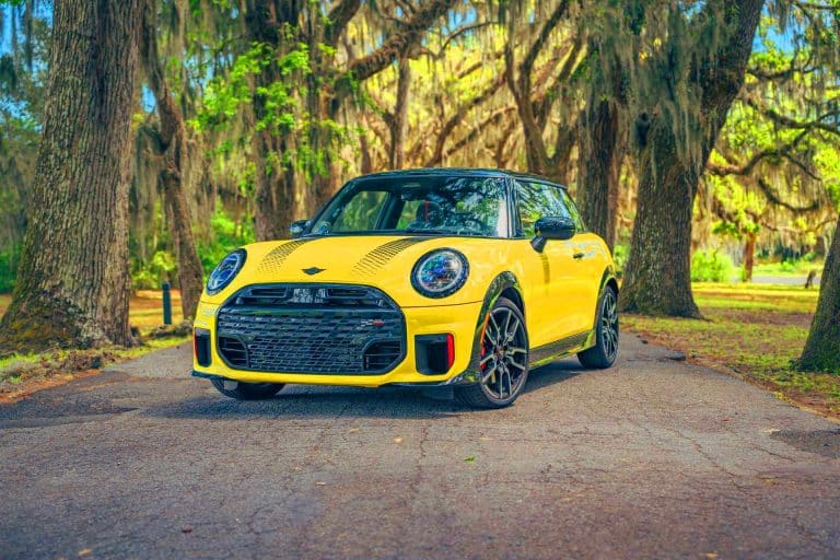 « Elle a grandi, mais n’a rien perdu de sa rage » : la MINI John Cooper Works 2025 revient plus puissante, plus raffinée et toujours aussi rebelle