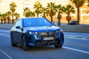« Plus rapide qu’un éclair » : cette BMW iX 2026 aux spécifications inédites et au design futuriste bouleverse l’univers des SUV électriques de luxe