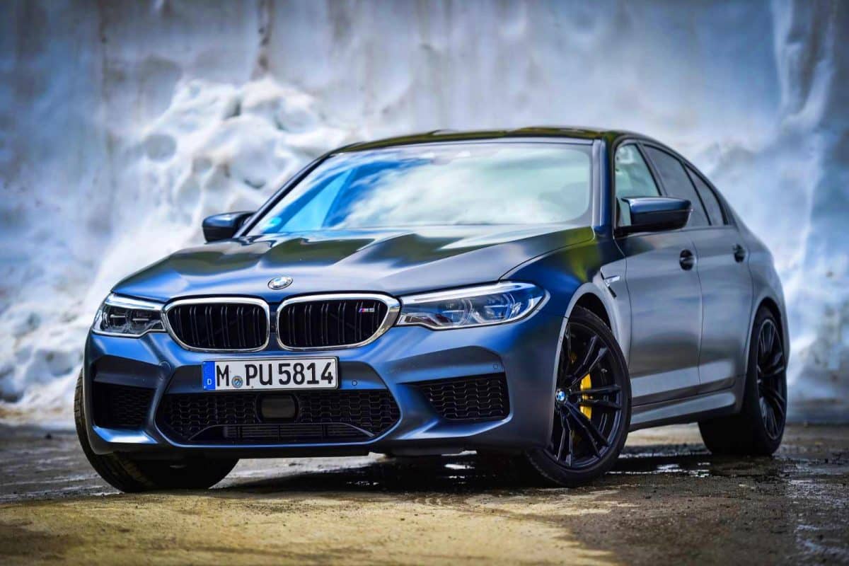 Un pas de géant pour BMW : ces ailes élargies de la nouvelle M5 F90 redéfinissent la puissance et le style des berlines sportives modernes