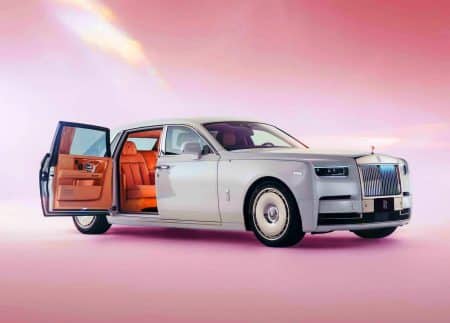 « Une œuvre d’art roulante sur quatre roues » : cette Rolls-Royce Phantom éblouit avec sa broderie 3D inédite, un chef-d&rsquo;œuvre de luxe et d&rsquo;artisanat