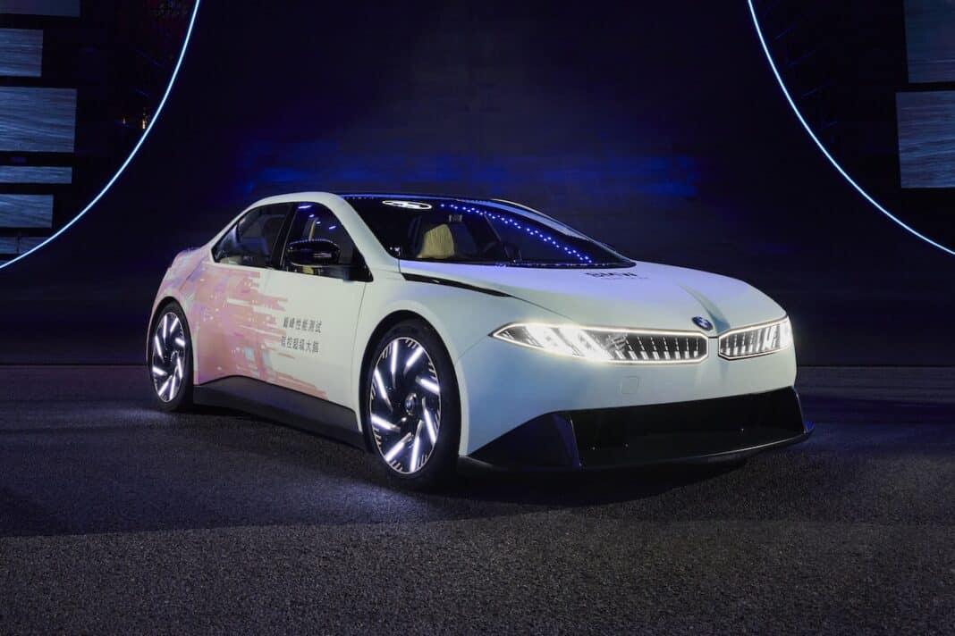Mis à part la couleur peu attrayante, que pensez-vous du dernier modèle de BMW ? - Chacun ses goûts...