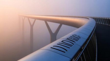 Illustration de ponts monumentaux symbolisant l'ingéniosité humaine et le progrès technologique. Image réalisée par IA.
