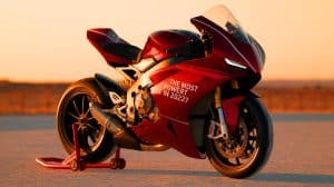 « C’est la fin d’une ère » : la Ninja H2R perd son trône face à cette nouvelle machine qui pulvérise tous les records Illustration de motos les plus puissantes de 2024 en pleine vitesse (création par IA, illustration non réaliste). Crédit : Ideogram.
