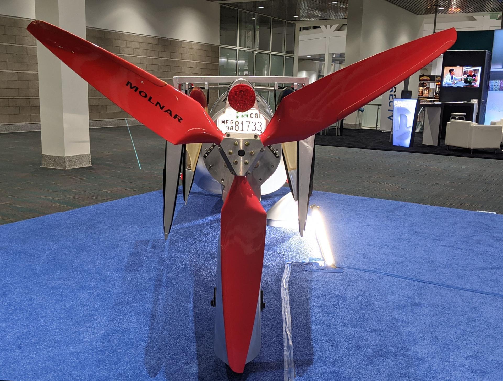Vue arrière du Streetwing présenté au salon automobile de Los Angeles – Qui n'apprécie pas une belle vue arrière ?