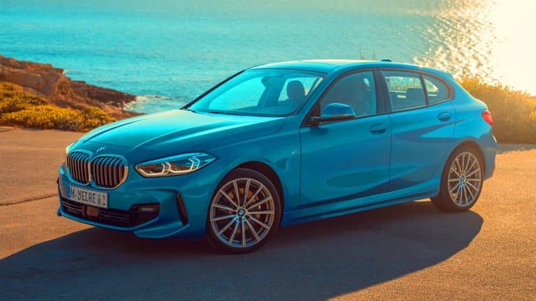 « Une compacte avec l’âme d’une grande » : la nouvelle BMW Série 1 surprend par son luxe et ses performances