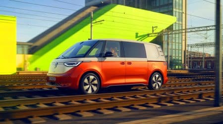 Illustration de van Volkswagen T1 transformé pour circuler sur des rails.