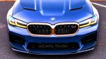 Illustration de la BMW M5 CS 2022 en pleine course sur circuit