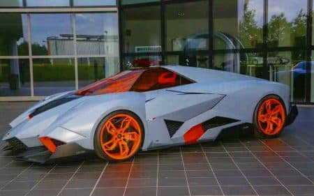 Illustration de la Lamborghini Egoista, une supercar unique inspirée de l’aéronautique