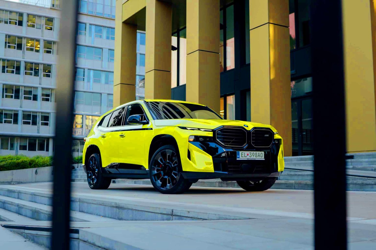 Illustration de la mise à jour du BMW XM avec son restylage et ses nouvelles options de couleurs