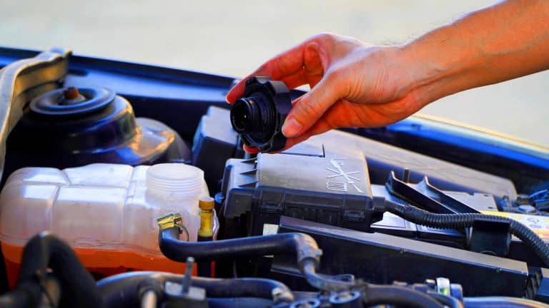 Des milliards engloutis pour enterrer le moteur à eau : les stratégies secrètes des lobbies enfin révélées au grand jour