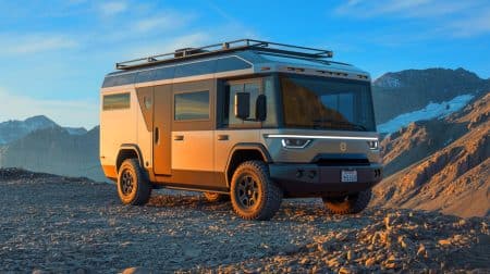 Illustration de l'imposant camping-car tout-terrain Torsus Praetorian Liberra en pleine nature