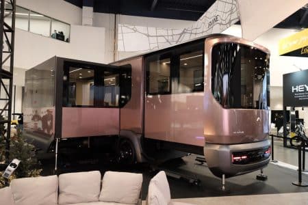 Le AI-THd allie la compacité d'un van aménagé à l'espace de vie d'un grand camping-car de luxe de Classe A