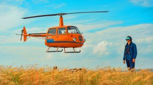 Illustration de l'Hippiecopter, fusion d'un Combi Volkswagen et d'un hélicoptère Airbus.