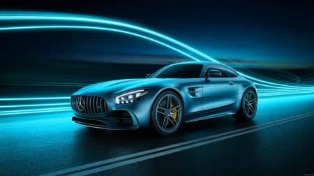 Illustration de la Mercedes-AMG GT XX, concept de berline électrique tri-moteur au design futuriste
