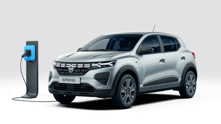 « Bien moins chère qu’une Dacia Spring » : cette voiture électrique tant attendue crée un engouement inédit