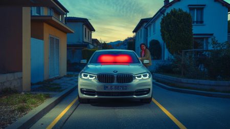 Illustration de la défaillance des airbags TAKATA dans les véhicules BMW. Image réalisée par IA.