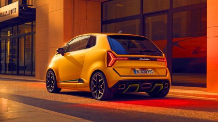 Illustration de la transformation d'une Smart Fortwo en réplique de Lamborghini Gallardo.