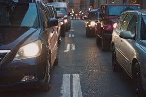 Analyse complète du parc automobile en France : composition et tendances actuelles A congested city street lined with cars stuck in traffic at dusk, showcasing urban life.