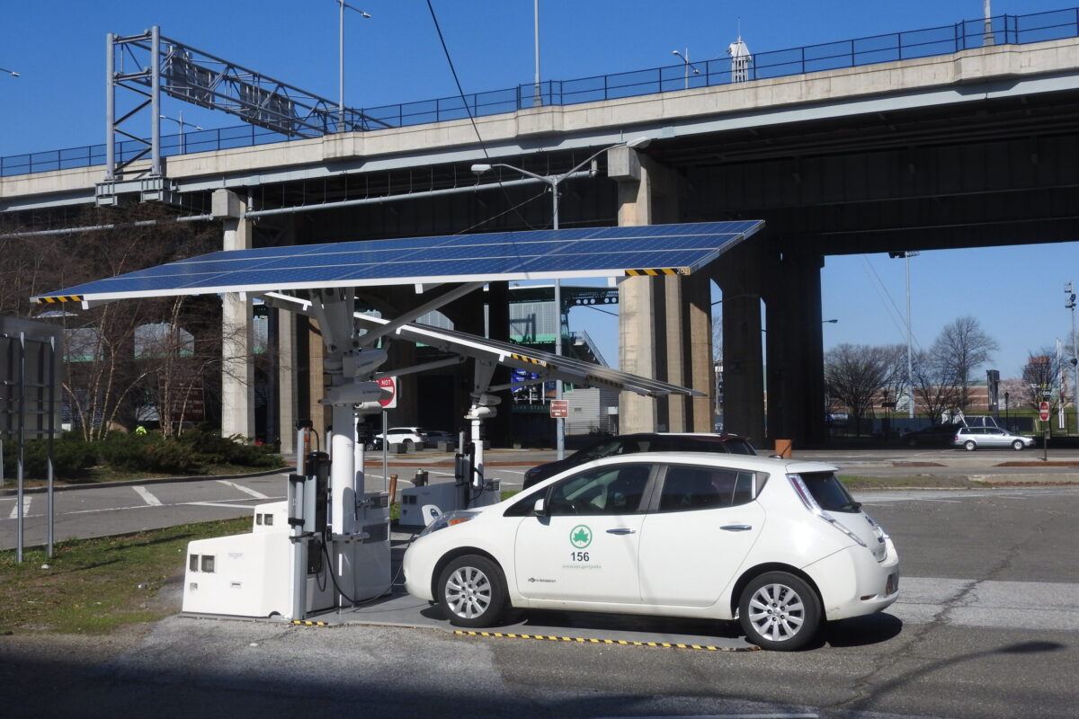Passer son permis sur une voiture électrique, mode d’emploi